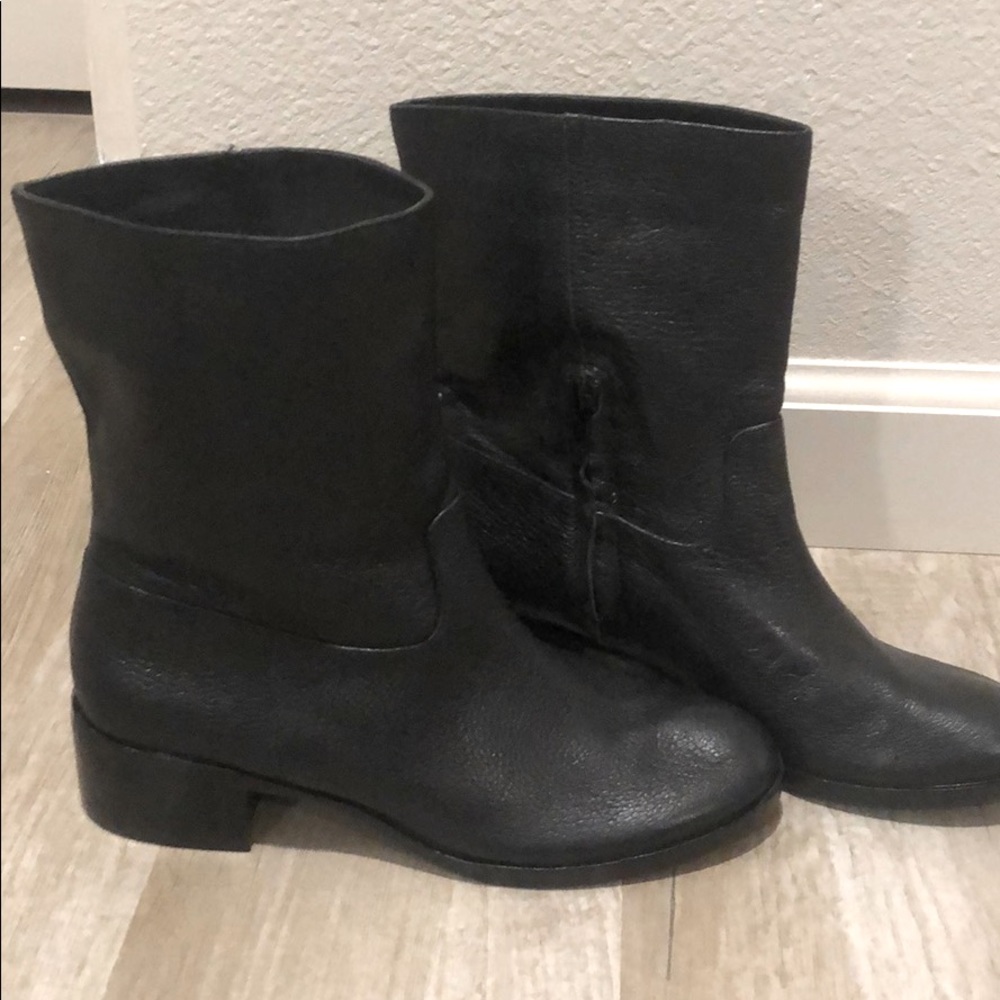 Michael Korrs ankle boots.
